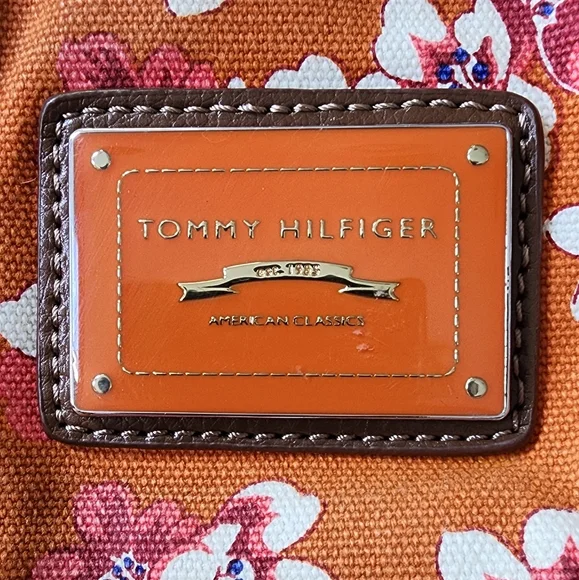 Tommy Hilfiger purse - Picture 6 of 6